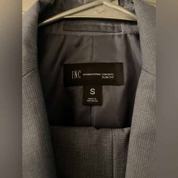 Men suit - Picture 2 of 4